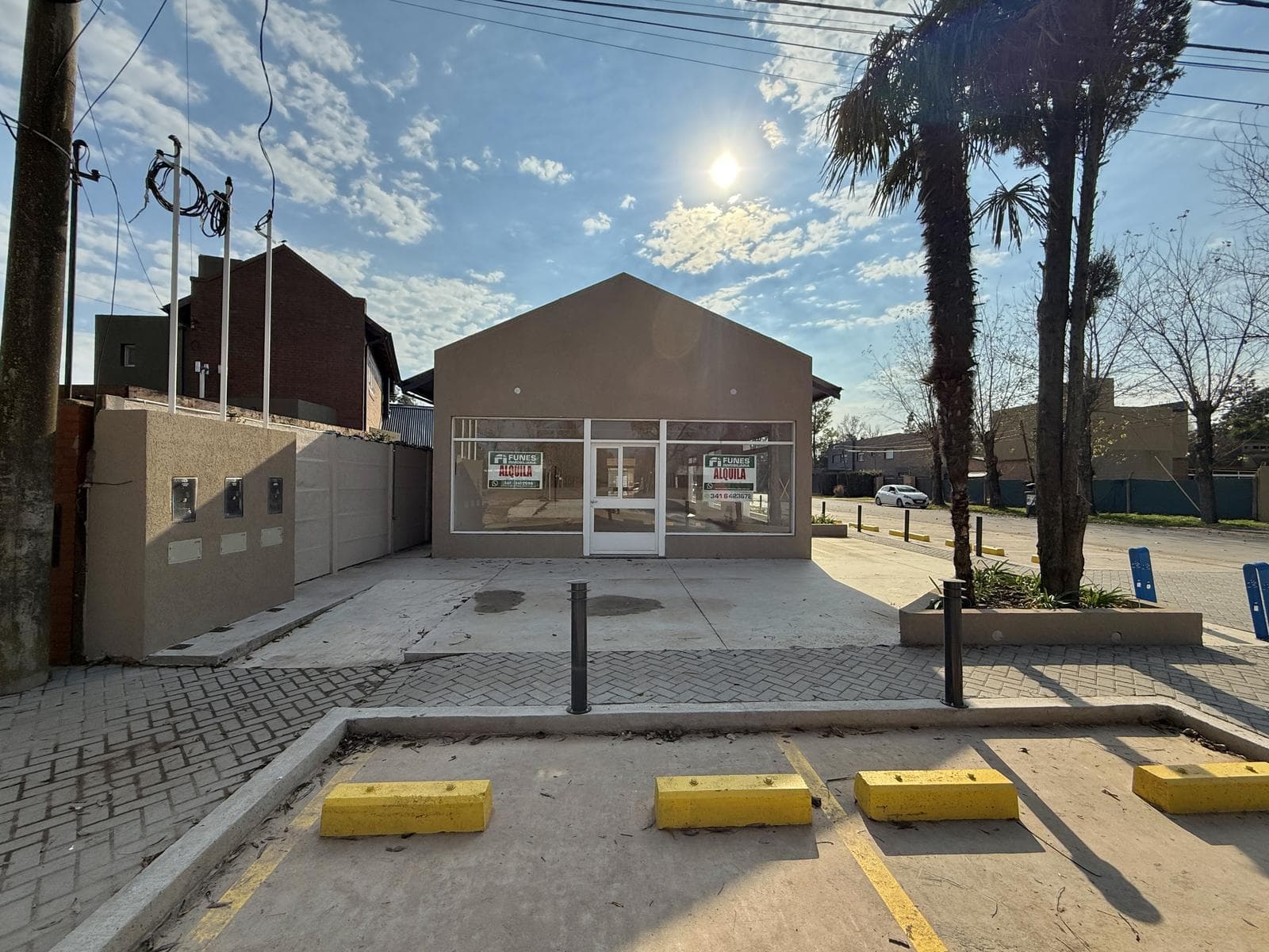 ALQUILER - Local comercial Roldan