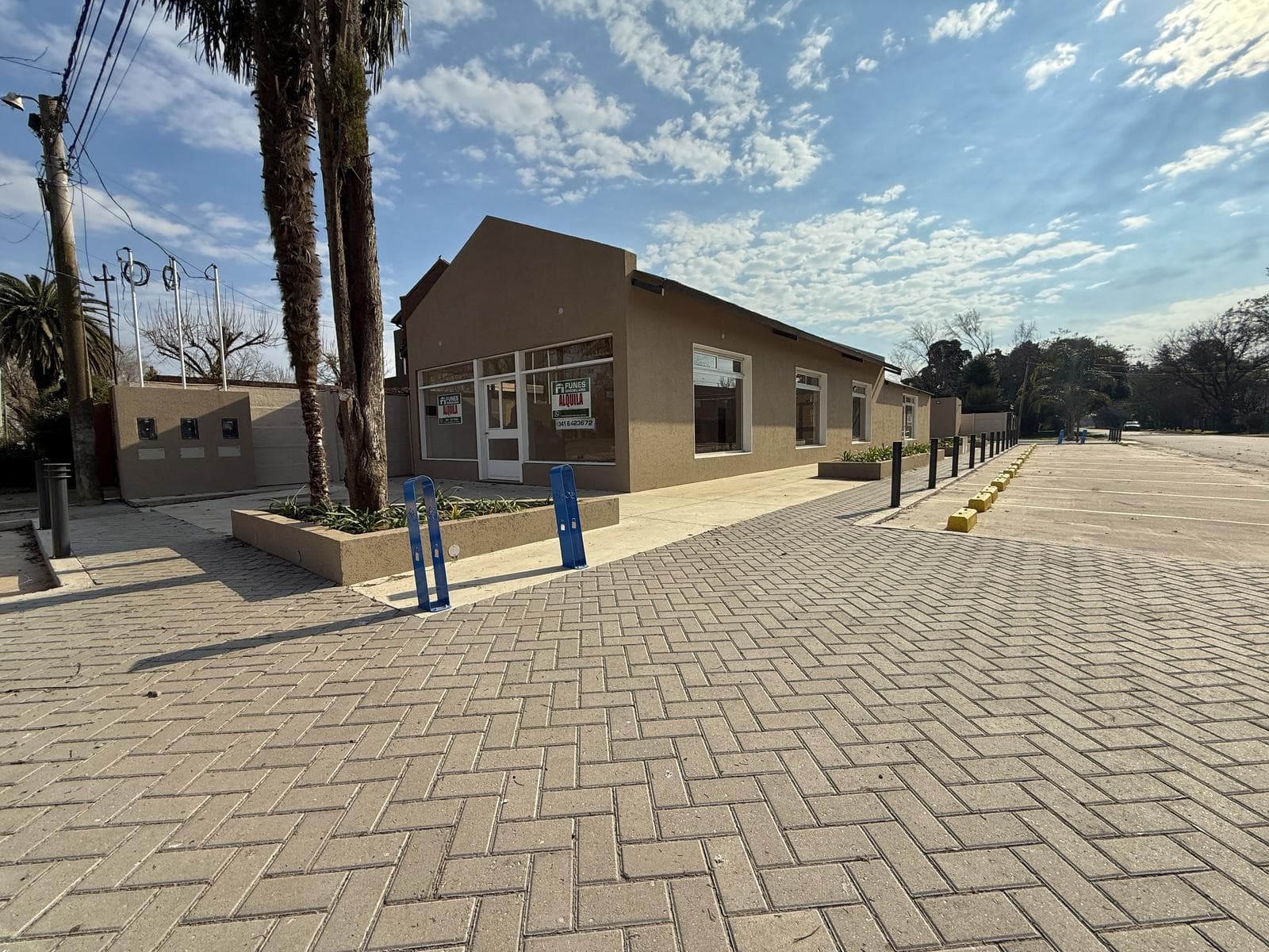ALQUILER - Local comercial Roldan