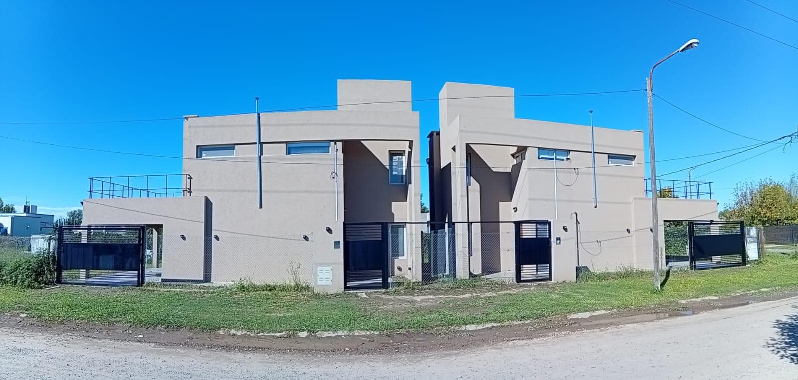 Casa 2 dormitorios en alquiler permanente - Roldán