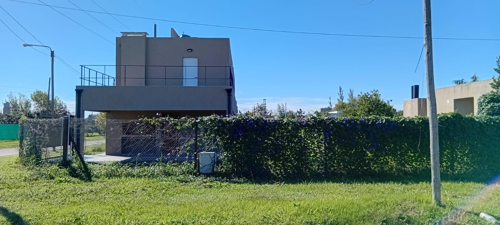 Casa 2 dormitorios en alquiler permanente - Roldán