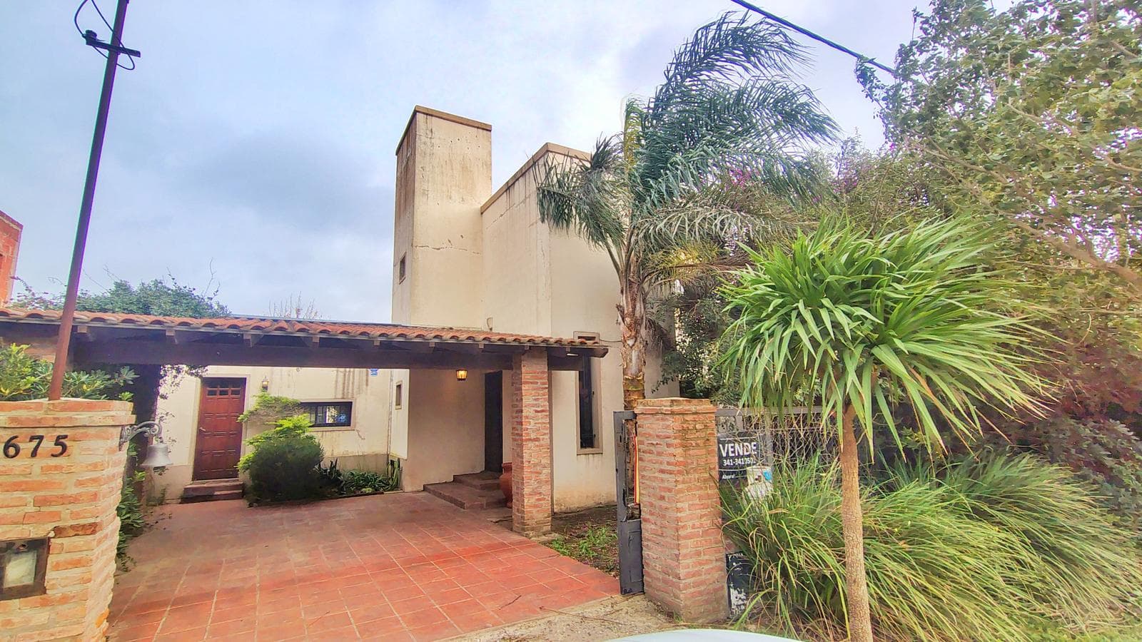 VENTA - CASA 3 DORMITORIOS ROLDAN