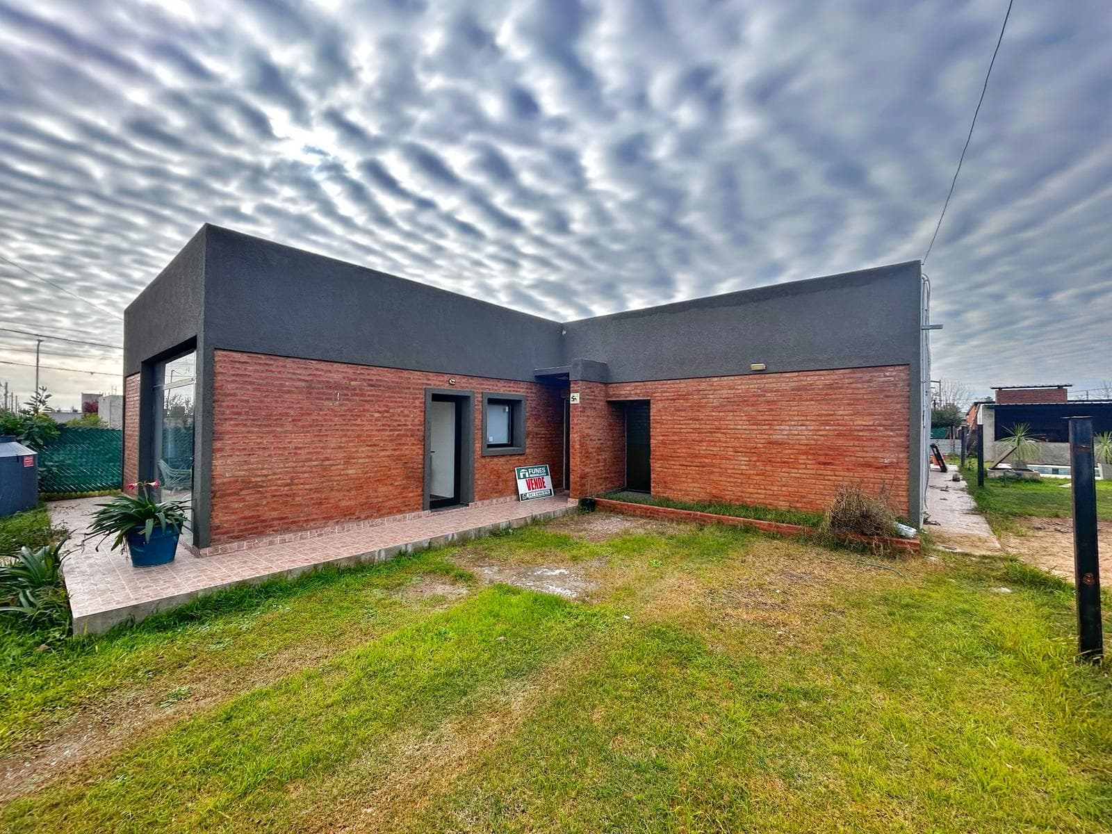 VENTA - Casa 2 dormitorios Roldan
